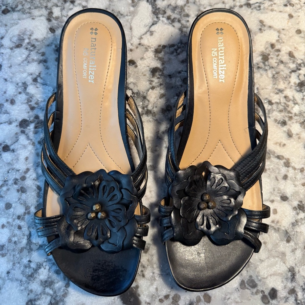 Naturalizer N5 Comfort Black Floral Leather Slide Mules